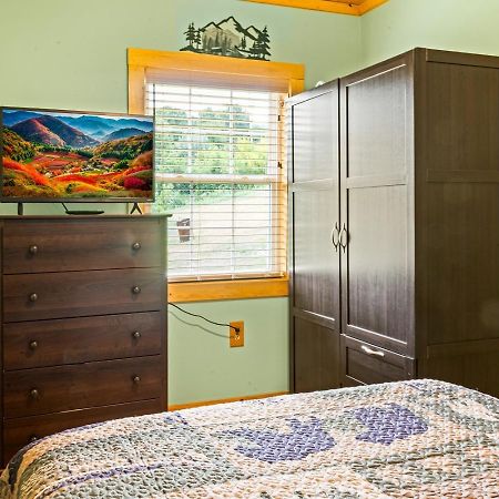 Brand New Tiny Cabin! A Bearly Adventure Sevierville Kültér fotó