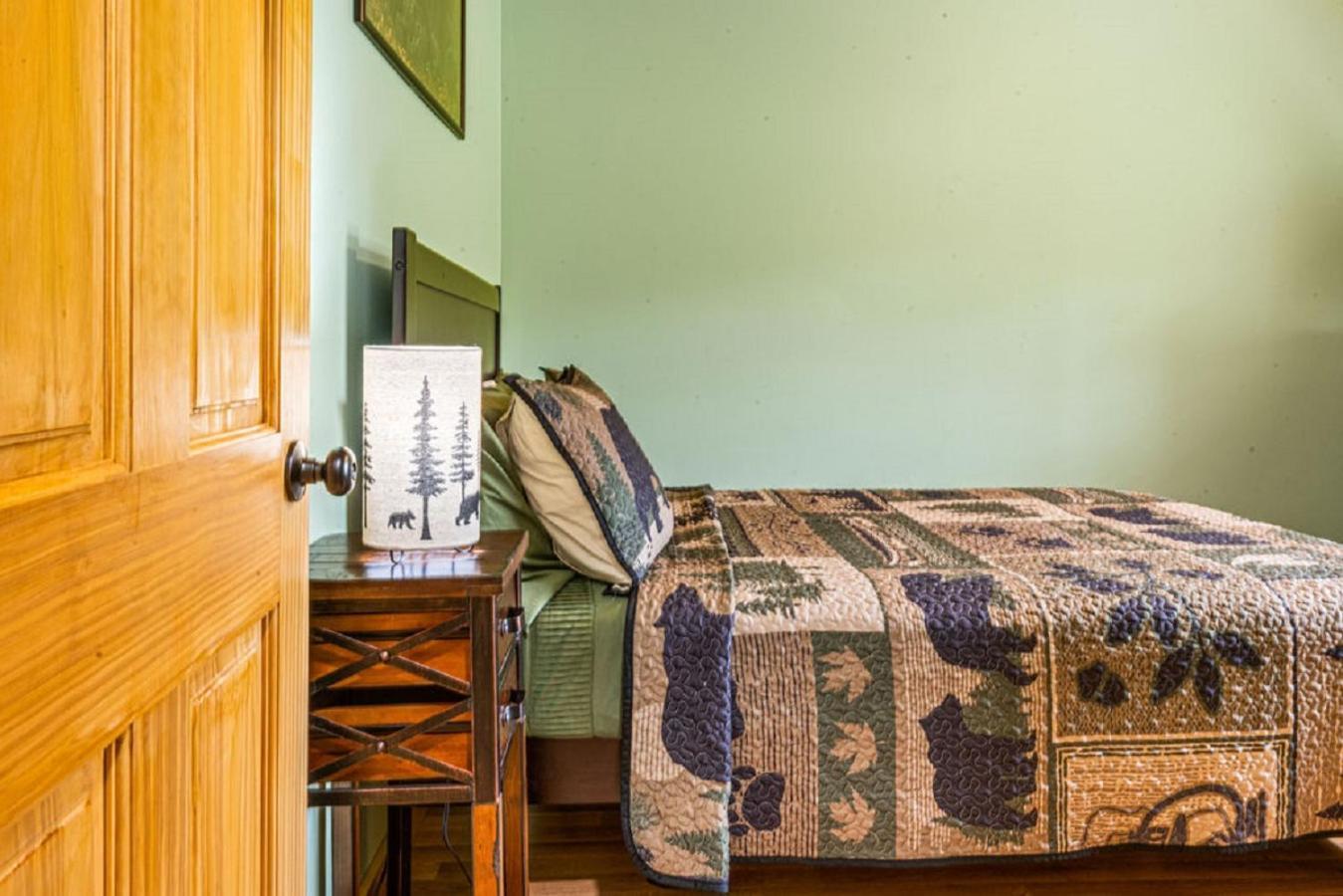 Brand New Tiny Cabin! A Bearly Adventure Sevierville Kültér fotó