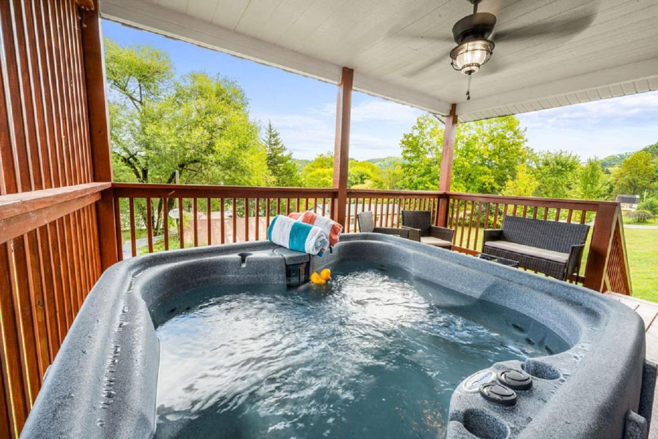 Brand New Tiny Cabin! A Bearly Adventure Sevierville Kültér fotó